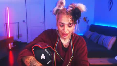 Snapshot of preggyhotmommy chatting on December 2024 09:00:02 PM Victoria online show from December 2024 09:00:02 PM