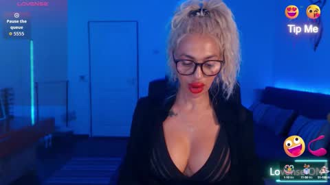 Snapshot of preggyhotmommy chatting on September 2025 08:55:02 PM Victoria online show from September 2025 08:55:02 PM