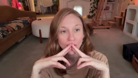 Snapshot of pretendlunch chatting on November 2025 12:55:01 AM Pretend online show from November 2025 12:55:01 AM