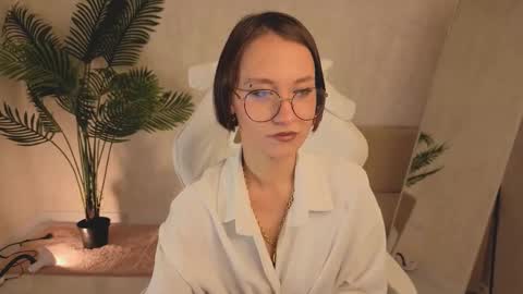 Alisa online show from November 2025 01:06:02 AM