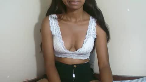 Snapshot of prettiethalia chatting on October 2025 07:58:02 PM prettiethalia online show from October 2025 07:58:02 PM