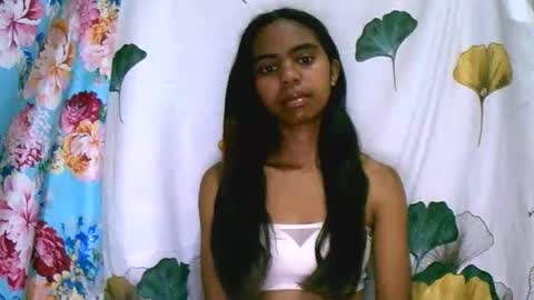 Snapshot of prettiethalia chatting on December 2025 07:10:02 PM prettiethalia online show from December 2025 07:10:02 PM