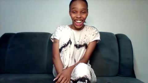 Snapshot of pretty253 chatting on October 2025 12:33:02 AM pretty253 online show from October 2025 12:33:02 AM