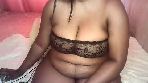 Snapshot of pretty_bums chatting on November 2025 10:47:02 AM chichi online show from November 2025 10:47:02 AM