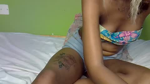 pretty_g2 online show from October 2025 11:10:01 AM