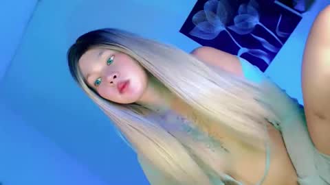 Flor online show from October 2025 09:42:01 PM