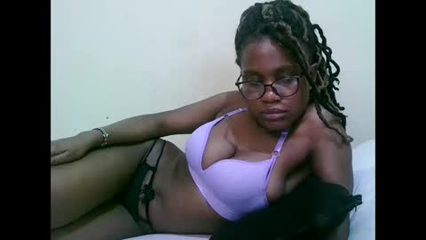 Snapshot of pretty_mellan chatting on February 2025 04:47:02 PM pretty_mellan online show from February 2025 04:47:02 PM