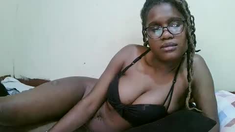 Snapshot of pretty_mellan chatting on February 2025 12:43:01 AM pretty_mellan online show from February 2025 12:43:01 AM