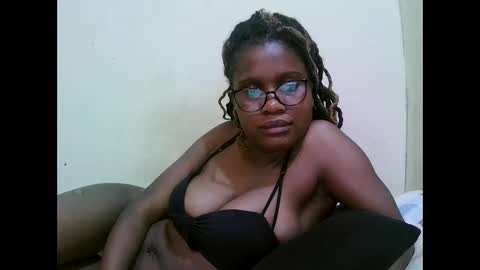 Snapshot of pretty_mellan chatting on March 2025 03:38:02 PM pretty_mellan online show from March 2025 03:38:02 PM