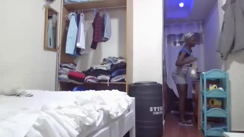 pretty_petite_ebony online show from October 2025 07:36:02 PM