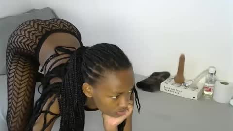 Snapshot of pretty_queennie chatting on November 2025 11:01:02 AM Pretty doll online show from November 2025 11:01:02 AM