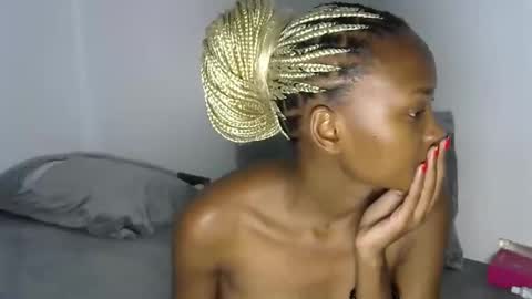 Snapshot of pretty_queennie chatting on November 2025 08:40:01 PM Pretty doll online show from November 2025 08:40:01 PM