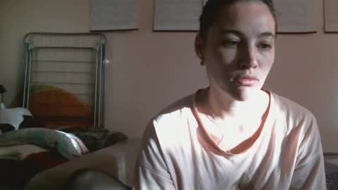 Snapshot of prettybella_7 chatting on October 2025 04:22:02 AM Bella online show from October 2025 04:22:02 AM