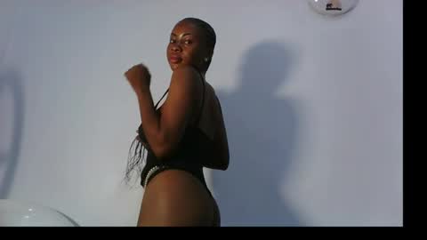 evelyn online show from October 2025 02:20:01 AM