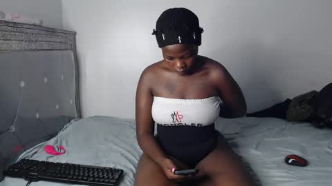 Snapshot of prettysmiles1 chatting on September 2025 05:30:01 AM prettysmiles1 online show from September 2025 05:30:01 AM