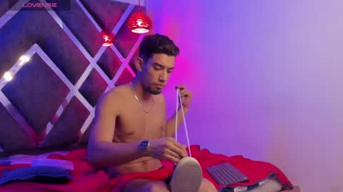 prince_arthur77 online show from December 2024 06:59:02 PM