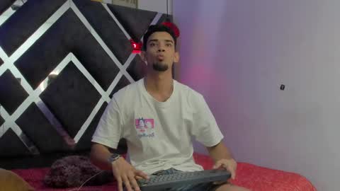prince_arthur77 online show from December 2024 01:33:01 PM