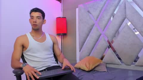 prince_arthur77 online show from January 2025 01:01:01 PM