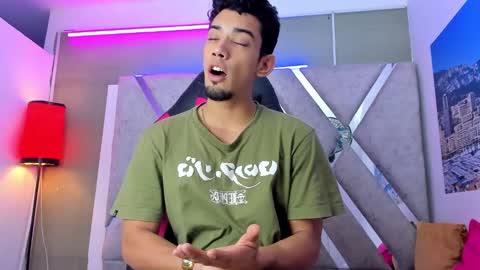 prince_arthur77 online show from October 2025 01:45:02 PM