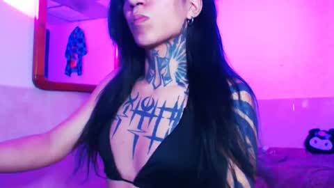 princes_wolf1 online show from December 2025 02:06:02 AM