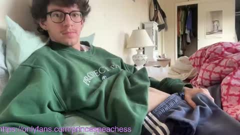 Peaches online show from November 2025 03:45:02 PM