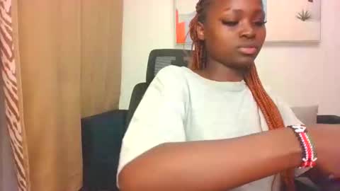 Snapshot of princess_bee1 chatting on November 2025 05:46:01 PM princess online show from November 2025 05:46:01 PM