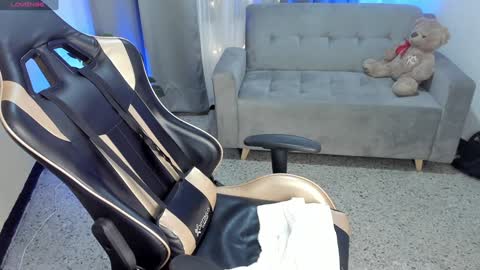    INDEPENDENT MODEL online show from December 2024 07:29:02 AM