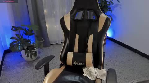    INDEPENDENT MODEL online show from February 2025 11:36:01 AM