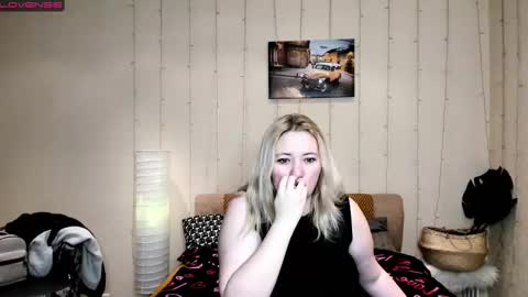 Snapshot of puffybun chatting on March 2025 12:04:01 AM puffybun online show from March 2025 12:04:01 AM