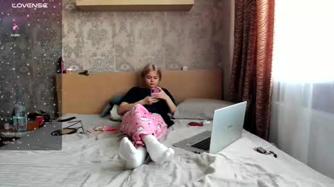 Snapshot of purebeautie chatting on October 2025 12:35:01 PM Katty online show from October 2025 12:35:01 PM