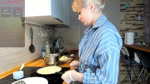 Snapshot of purebeautie chatting on October 2025 01:40:02 PM Katty online show from October 2025 01:40:02 PM