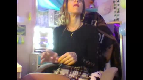 Snapshot of purple2staythnxxx chatting on September 2025 09:19:01 PM Purple2StayThnxxx online show from September 2025 09:19:01 PM