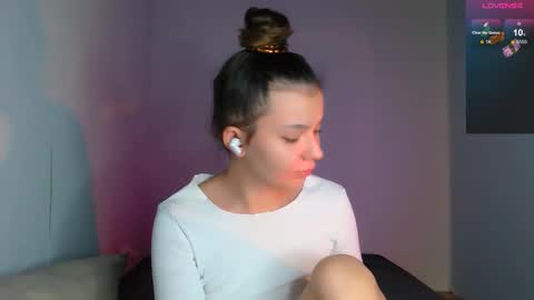 Snapshot of purple_peach chatting on October 2025 12:20:02 AM Carolyn online show from October 2025 12:20:02 AM