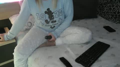 Lara online show from January 2025 10:35:02 PM