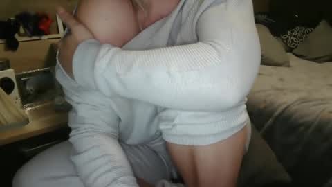 Lara online show from January 2025 10:19:01 PM