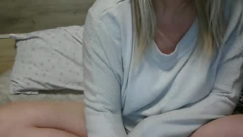 Lara online show from February 2025 07:06:02 PM