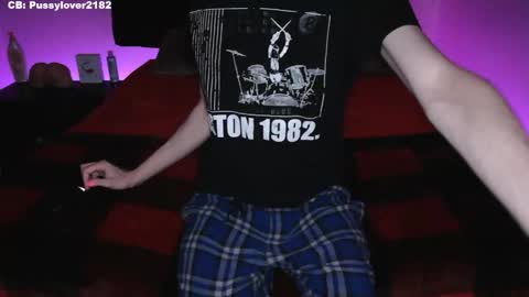 Snapshot of pussylover2182 chatting on November 2025 06:03:01 AM pussylover2182 online show from November 2025 06:03:01 AM