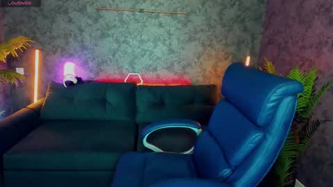 Snapshot of pussyonluck chatting on November 2025 07:09:02 AM Ellie online show from November 2025 07:09:02 AM