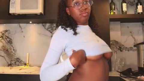 Snapshot of qeen_blackk chatting on October 2025 11:05:01 PM Shekoni Schedule 700 - 1400 gtm-5 online show from October 2025 11:05:01 PM