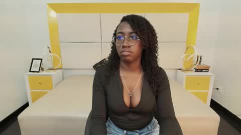 Snapshot of qeen_blackk chatting on November 2025 08:10:01 PM Shekoni Schedule 700 - 1400 gtm-5 online show from November 2025 08:10:01 PM