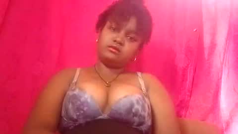 Snapshot of queen01love chatting on November 2025 06:13:01 AM queen01love online show from November 2025 06:13:01 AM