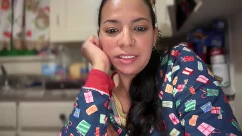 Snapshot of queen69138 chatting on November 2025 08:02:02 AM queen69138 online show from November 2025 08:02:02 AM