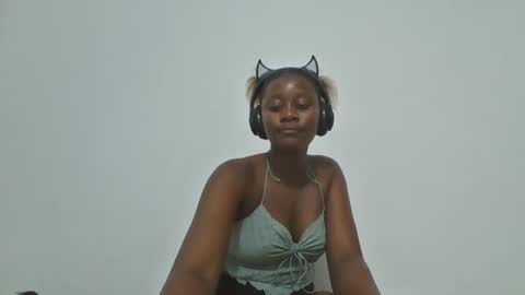 queen_diveer online show from September 2025 04:00:02 PM