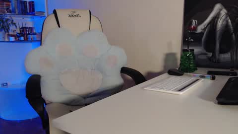 Snapshot of queen_jules chatting on December 2024 06:28:02 AM Jules. This is my new account online show from December 2024 06:28:02 AM