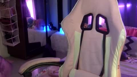 Snapshot of queen_kur chatting on September 2025 05:46:01 PM QueenHennessy online show from September 2025 05:46:01 PM