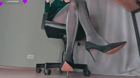 Snapshot of queen_nylon chatting on October 2025 05:12:02 PM Carly online show from October 2025 05:12:02 PM