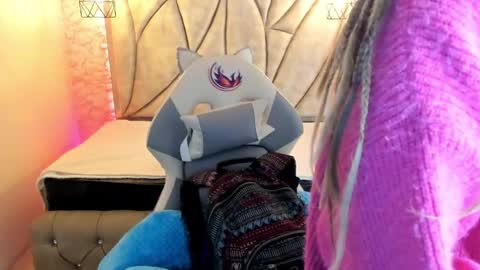   online show from February 2025 12:04:02 PM