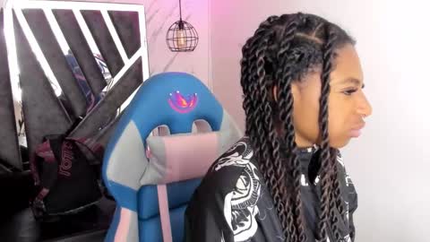   online show from October 2025 12:00:02 PM