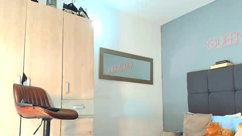 Snapshot of queenaliice chatting on November 2025 01:22:02 PM ALICE online show from November 2025 01:22:02 PM