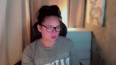 Snapshot of queenarthalia chatting on October 2025 01:29:01 PM ARTHA online show from October 2025 01:29:01 PM